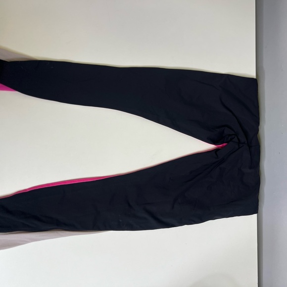 Lululemon Run: Pace Tight
Pinkelicious / Black / Parfait Pink - Size 6 - Picture 12 of 15